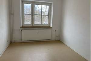 Sehr großzügige Zweizimmerwohnung im dritten Obergeschoss ohne Aufzug! – Dr.-Luppe-Platz 2, 90443 Steinbühl, Nürnberg – Vorschaubild 4