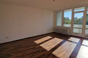Provisionsfrei* Ruhige 3,5-Zimmer-Wohnung mit Südbalkon & Grünblick - Parkseite direkt unterm Dach i