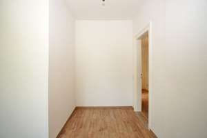 Seidnitz, unterm Dach: Dusche + Laminat – Winterbergstraße 94, 1237 Seidnitz/Dobritz, Dresden – Vorschaubild 6