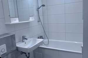 Geschmackvolle 2-Raum-Wohnung mit gehobener Innenausstattung mit EBK in Krefeld – Hafelsstraße 61-65, 47807 Krefeld – Vorschaubild 1