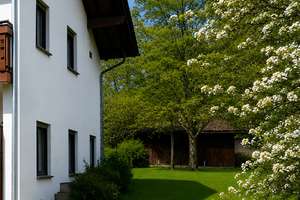 Großzügiges Familienhaus mit Traumgarten, PV-Anlage und Fernblick in Schönberg – Die vollständige Adresse der Immobilie erhältst du vom Anbieter., 94513 Schönberg – Vorschaubild 1