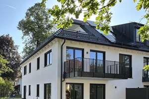 Neubau-Erstbezug: Helle 2-Zimmer OG-Wohnung mit Balkon (Süd-West)
