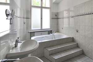 REPRÄSENTATIVER ALTBAU - HOHE DECKEN, STUCK, FISCHGRÄTPARKETT & BALKON - KU'DAMM-KIEZ – Hektorstr. 17 ee, 10711 Halensee, Berlin – Vorschaubild 6