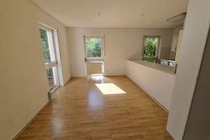 Natur pur, lichte Vierzimmerwohnung mit großem Balkon und Terrasse im 3-Familienhaus – Die vollständige Adresse der Immobilie erhältst du vom Anbieter., 90518 Altdorf bei Nürnberg – Vorschaubild 4