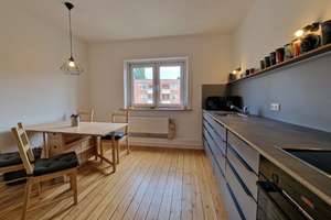 * Modern * Wohnküche * Superhell * Hohe Decken & Dielenboden * Balkon *
