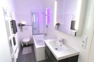 **Nicht von der Stange! – Lichtdurchflutete 3-Zimmer-Wohnung im wunderschönen Altbau in Bestlage**