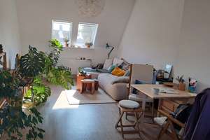 Helle 2-Zimmer Dachgeschosswohnung in der Projensdorfer Straße