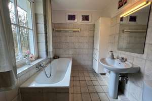 Landhausstil am Niendorfer Gehege! Ruhige 3-Zi.-Maisonette-ETW mit Balkon, Terrasse + TG  – Die vollständige Adresse der Immobilie erhältst du vom Anbieter., 22527 Eidelstedt, Hamburg – Vorschaubild 12