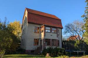 Großzügiges Mehrgenerationenhaus (10 Zimmer) mit Wintergarten, Kaminofen und Sauna - Provisionsfrei! – Die vollständige Adresse der Immobilie erhältst du vom Anbieter., 12621 Kaulsdorf, Berlin – Vorschaubild 2