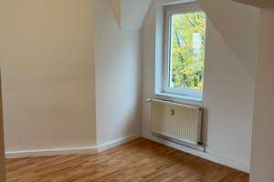 +++ Top Dachgeschoss Whg. Tageslichbad mit Wanne, tolle Aufteilung, 2 Zimmer + Essbereich +++ – Henckelsstr. 22, 42657 Solingen-Mitte, Solingen – Vorschaubild 2