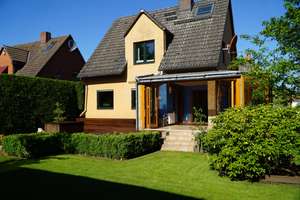 Einfamilienhaus mit Wintergarten, grosser Terrasse, Kamin und Garage in Staaken (Spandau) 