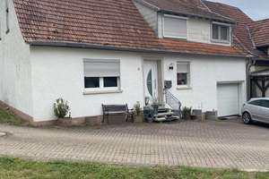 Gepflegtes Einfamilienhaus mit separatem Freizeitgrundstück in ruhiger Seitenstraße – Die vollständige Adresse der Immobilie erhältst du vom Anbieter., 67753 Aschbach – Vorschaubild 1