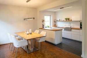 Im Herzen von Blankenese - sonniges Penthouse mit grosser Terrasse und Blick in den Goßlers Park – Die vollständige Adresse der Immobilie erhältst du vom Anbieter., 22587 Blankenese, Hamburg – Vorschaubild 2