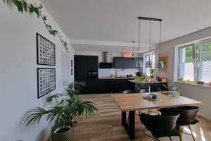 Attraktive sanierte helle Wohnung im 2. OG. 