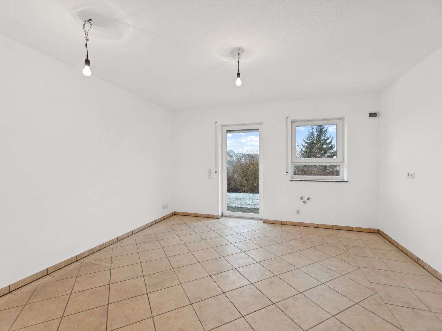 Immobilie in Neustadt an der Aisch - Exklusives Zweifamilienhaus in bevorzugter Lage von Neustadt an der Aisch - Bild 0