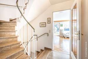 Gepflegtes Reihenmittelhaus mit nahezu uneinsehbarem Garten und Tiefgaragen-Einzelstellplatz – Die vollständige Adresse der Immobilie erhältst du vom Anbieter., 81929 Englschalking, München – Vorschaubild 9