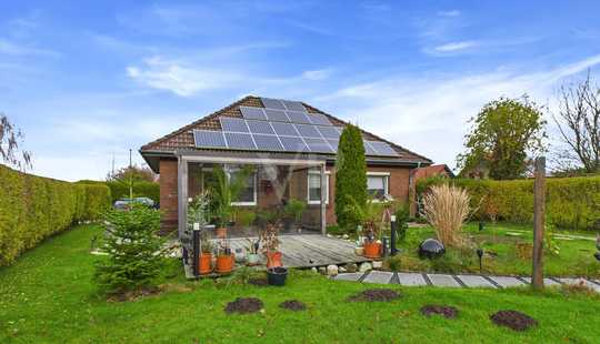 Bild von Exklusiver Bungalow an der Nordsee – ebenerdiges Wohnen mit großem Garten in Utgast