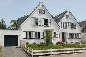 Exklusives Landhaus mit schönem Garten in Düsseldorf-Wittlaer
