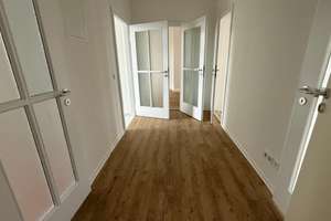 ALLES NEU - moderner Bodenbelag + Innentüren - Bad mit Fenster – Hofer Straße 54, 9130 Sonnenberg, Chemnitz – Vorschaubild 4