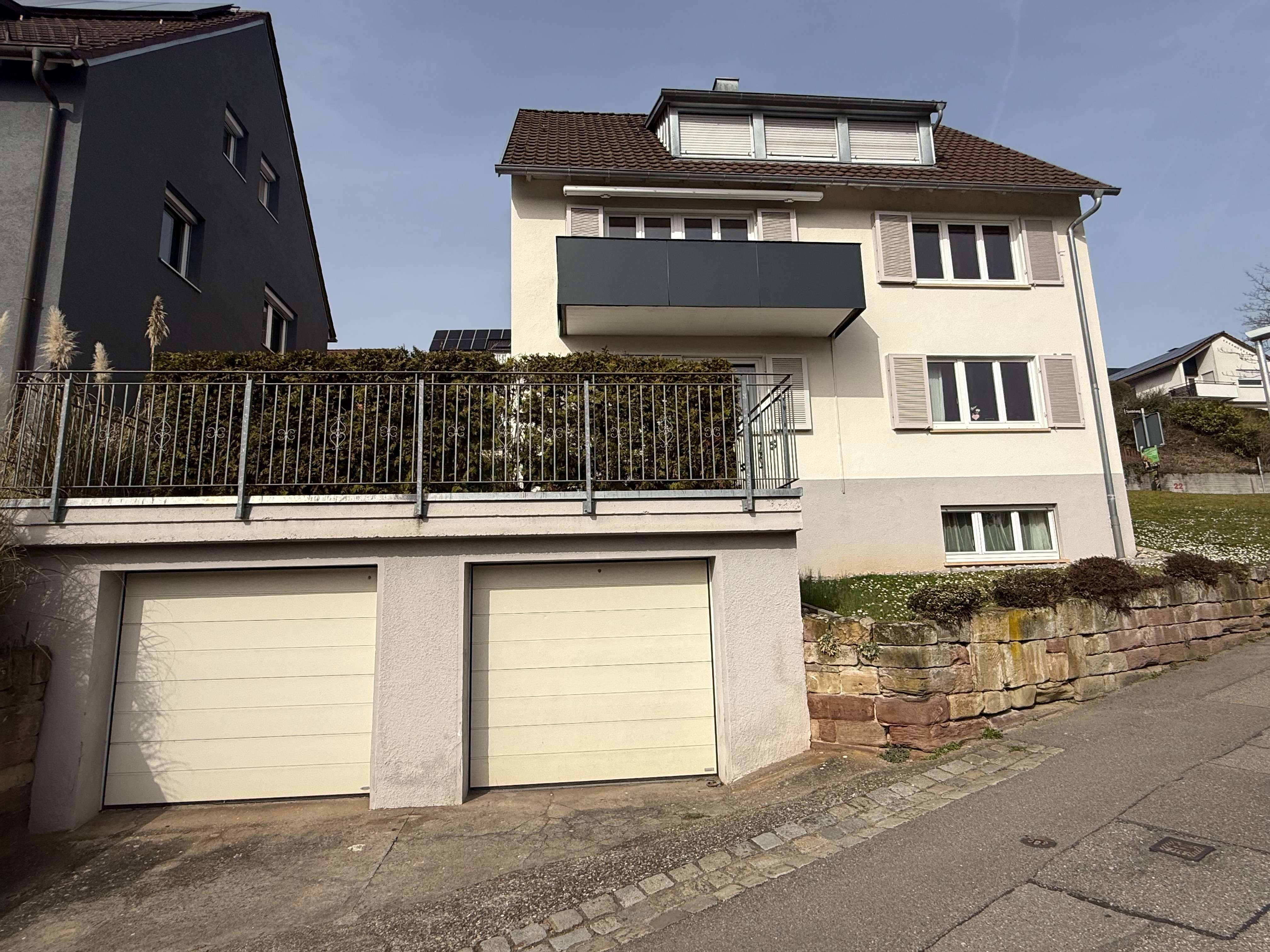 + 3-Zi.-Wohnung mit 72 qm Wfl. * 2 Balkone * TL-Bad * Einzelgarage + Top-Lage! +, Stuttgart – Bild 1