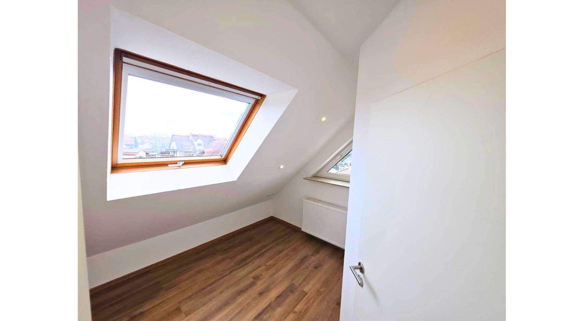 Immobilie in Offenbach an der Queich - Wohngefühl 95m²: Sanierte Maisonette | EBK | 2 Stellplätze | 125kWh | 950€ Mietwert! - Bild 2