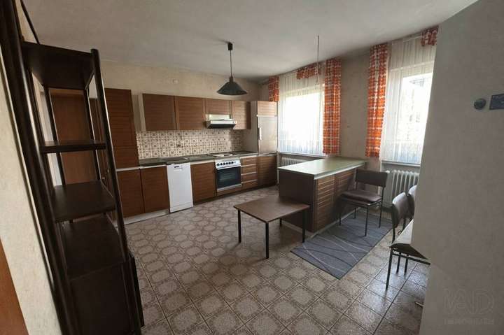 Geräumige Küche im Erdgeschoss