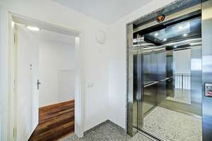 Stilvolle Maisonettewohnung mit besonderem Wohnambiente und sonnigem Balkon – Die vollständige Adresse der Immobilie erhältst du vom Anbieter., 81671 Berg am Laim Ost, München – Vorschaubild 2