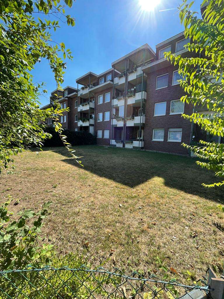 Bezugsfrei zum 01.08.2025! 2-Zimmer Dachgeschosswohnung 66m² in bevorzugter Lage von Neuss.