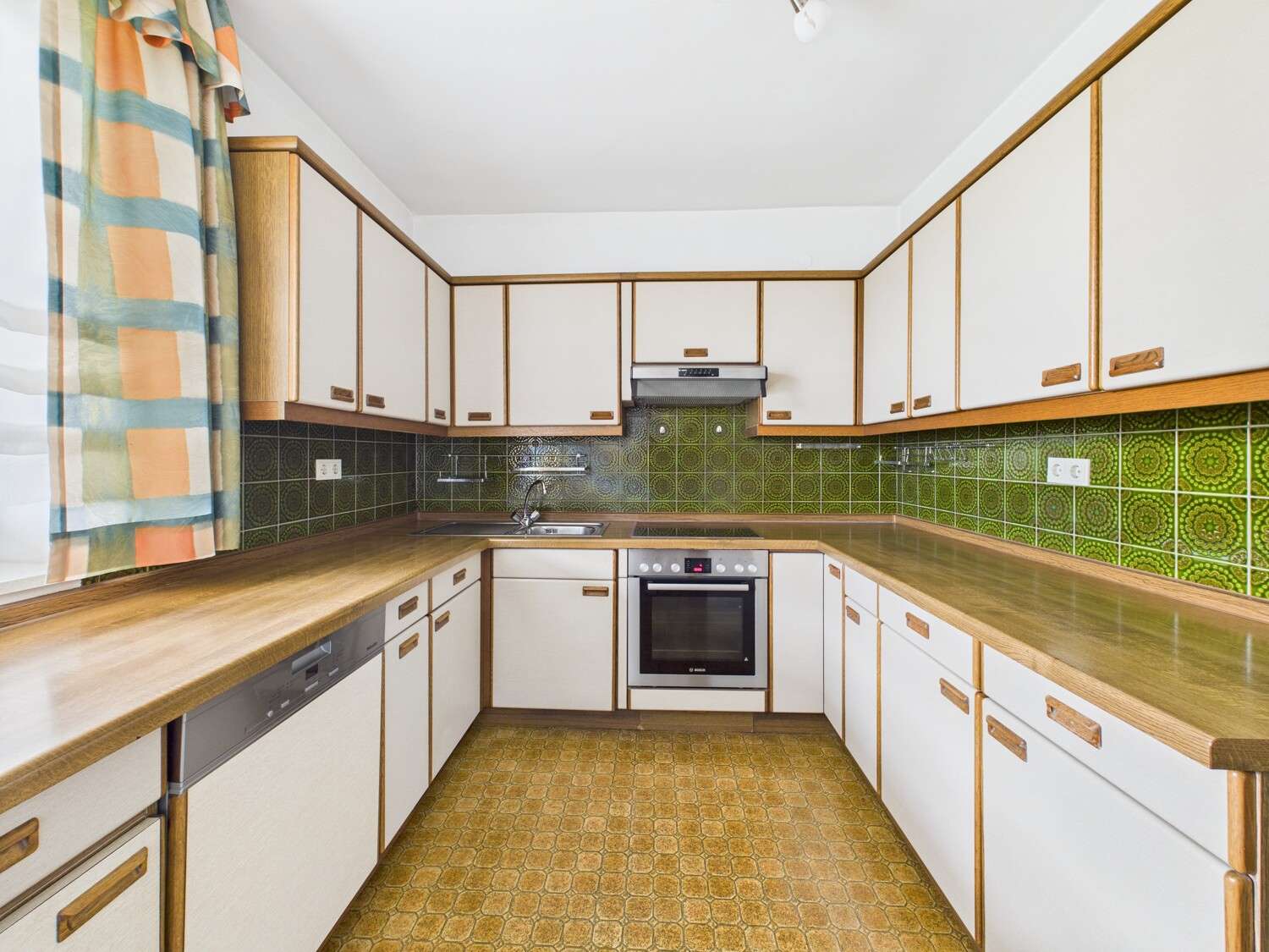 Immobilie in Weng - Großzügiges Einfamilienhaus mit idyllischem Garten und PV-Anlage zwischen Landshut & Straubing - Bild 0