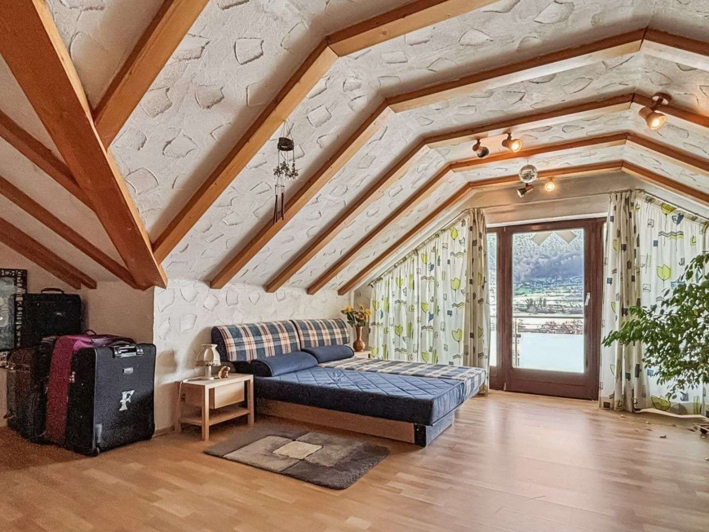 Immobilie in Eschau - Großzügiges Zuhause mit Weitblick in Eschau – ideal für Familien und Mehrgenerationen - Bild 1