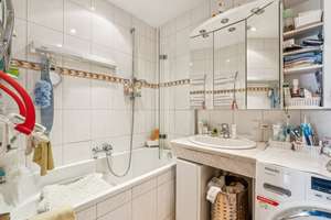 Attraktive, vermietete 2,5 Zimmerwohnung mit Stellplatz und Loggia in zentraler Lage von Darmstadt – Die vollständige Adresse der Immobilie erhältst du vom Anbieter., 64287 Darmstadt-Nord, Darmstadt – Vorschaubild 9