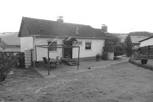Freistehendes Einfamilienhaus mit weitläufigem Grundstück! – Main-Kinzig-Kreis – Vorschaubild 1