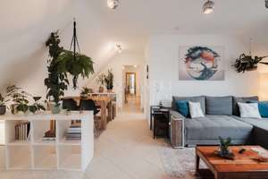 Zentral, ruhig, grün - Modernisierte Dachwohnung mit Loggia und Garage! – Die vollständige Adresse der Immobilie erhältst du vom Anbieter., 68199 Neckarau, Mannheim – Vorschaubild 1