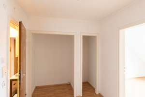 Helle Dachgeschosswohnung mit Einbauküche und Blick ins Grüne in ruhiger Lage von Oberhausen – Bismarckstraße 74, 46047 Borbeck, Oberhausen – Vorschaubild 5
