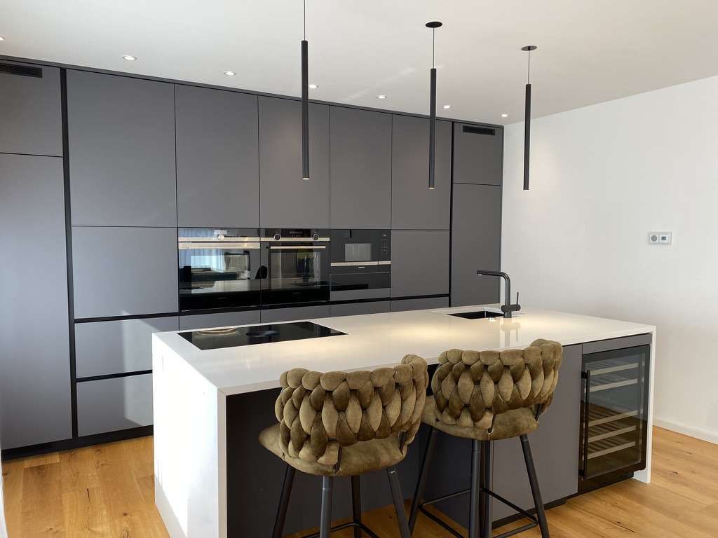 Immobilie in Anzing - Einfamilienhaus mit sonnigem Garten, Kamin und ausgebautem Souterrain! - Bild 2