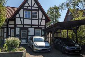 Fachwerk-Charme trifft moderne Technik – Doppelhaushälfte im historischen Ambiente von Isernhagen KB – Hannover (Kreis) – Vorschaubild 1