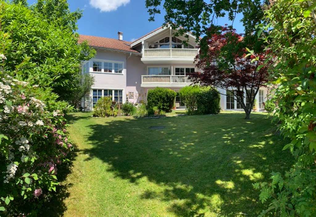 Immobilie in Bad Endorf - Großzügige DG-Wohnung am Ortsrand  Bad Endorfs– viel Raum für individuelle Wohnkonzepte - Bild 0