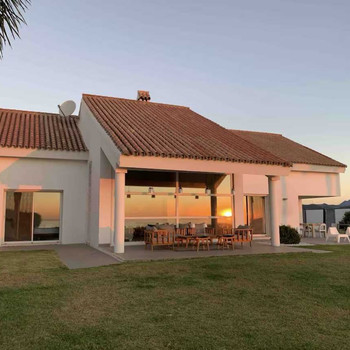 Luxuriöse Villa im zeitgenössischen Stil mit Meerblick in Manilva, neben Sotogrande