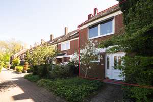 Arsten-Großzügiges Reihenmittelhaus mit 5 Zimmern, Garten und Garage – Die vollständige Adresse der Immobilie erhältst du vom Anbieter., 28279 Arsten, Bremen – Vorschaubild 1