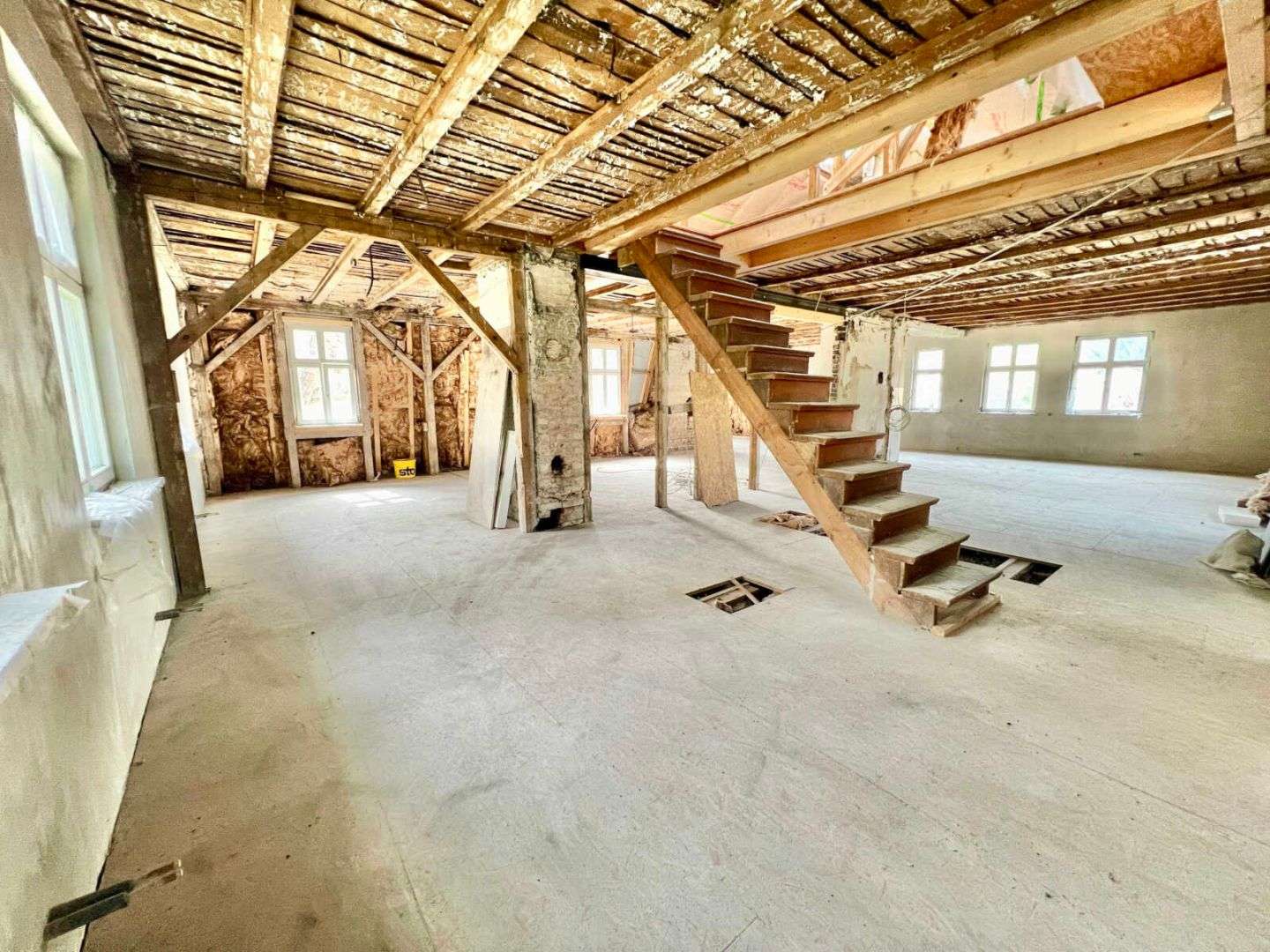 Immobilie in Glienicke/Nordbahn - Sanierungsbedürftige Villa und oder zwei Wohnungen in Glienicke Nordbahn - Bild 2