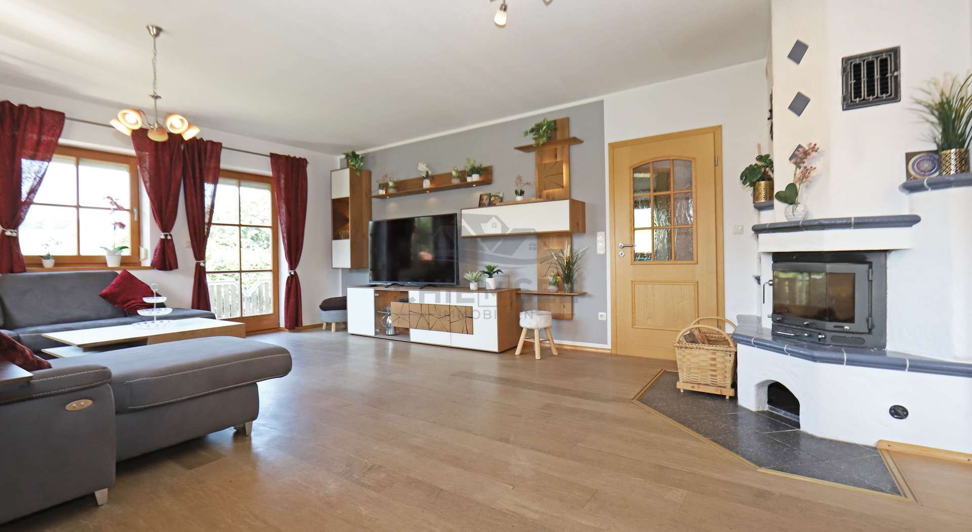 Immobilie in Taching am See - Ruhig gelegenes EFH mit Doppelgarage, Carport, Wärmepumpe & Weitblick am Tachinger See - Bild 0