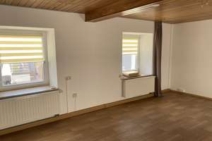 Wohnhaus und Garage im Stadtzentrum, mit großer Sonnenterrasse in ruhiger Lage! – Die vollständige Adresse der Immobilie erhältst du vom Anbieter., 93449 Waldmünchen – Vorschaubild 3