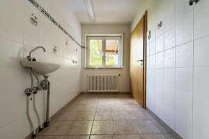 Großzügiges Zuhause. 8 Zimmer. 223 m².
Garten, Garage und 2 Stellplätze. Viel
Platz für Ihre Ideen – Die vollständige Adresse der Immobilie erhältst du vom Anbieter., 78244 Gottmadingen – Vorschaubild 11
