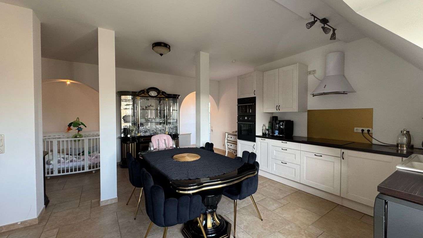 Immobilie in Bad Klosterlausnitz - Wohnen im Denkmal wie im eigenen Haus – Exklusive Maisonettewohnung im „Valuta-Schloss“  - Bild 0