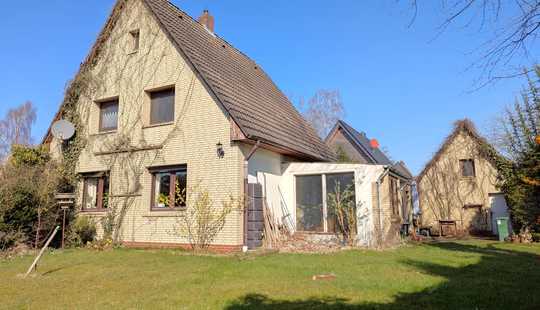Bild von Haus mit Potenzial auf großem Grundstück!!!