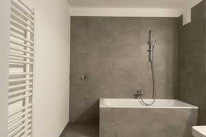 Perfekt geschnittene 4-Zimmer-Wohnung mit Einbauküche, Balkon (Loggia) und Gäste-Bad! – Biedenkopfer Str. 44-54, 13507 Berlin – Vorschaubild 16