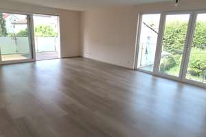Sehr schöne 3 ZKB mit 21 qm großem Balkon im 6 - Familienhaus