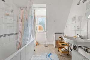 Charmante Altbau-Dachwohnung im Stuttgarter Westen – 3 Zimmer zum Selbstgestalten – Die vollständige Adresse der Immobilie erhältst du vom Anbieter., 70193 Vogelsang, Stuttgart – Vorschaubild 12
