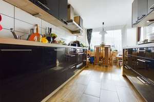 HELLE 3-ZIMMER-EIGENTUMSWOHNUNG MIT BALKON, AUFZUG & MODERNISIERTER WOHNANLAGE IN MÜNCHEN