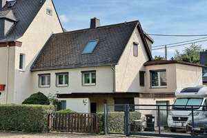 Charmantes Einfamilienhaus in beliebter Lage – Die vollständige Adresse der Immobilie erhältst du vom Anbieter., 9221 Neukirchen/Erzgebirge – Vorschaubild 3